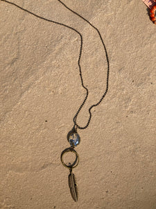 Kransburg Chain Necklace w.Crystal & Metal Feather Pendant